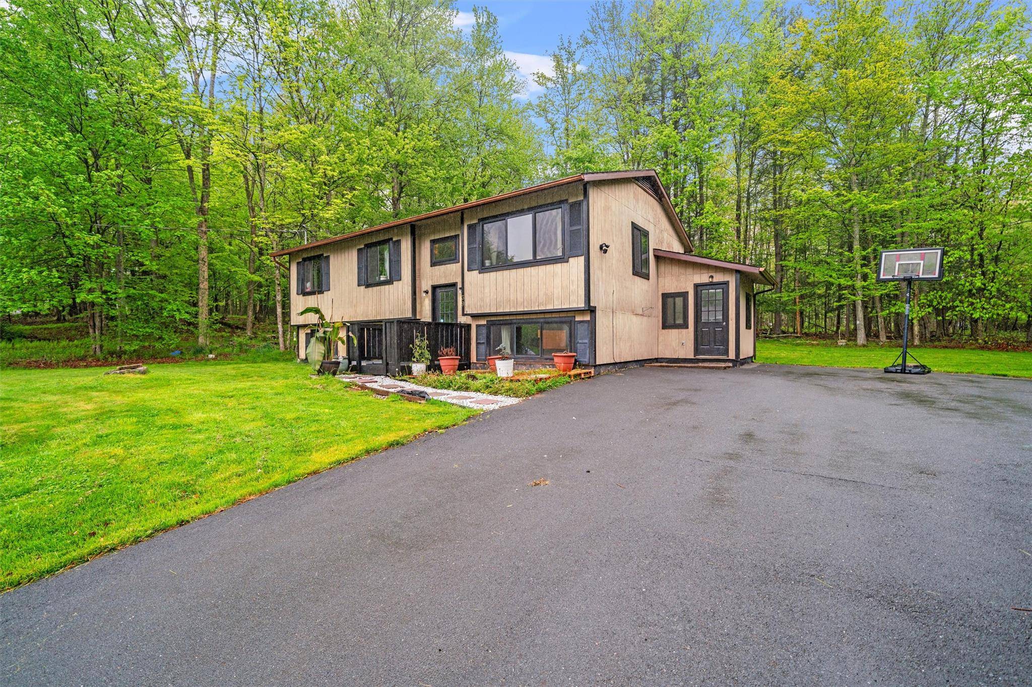 Loch Sheldrake, NY 12759,39 Laurel LN
