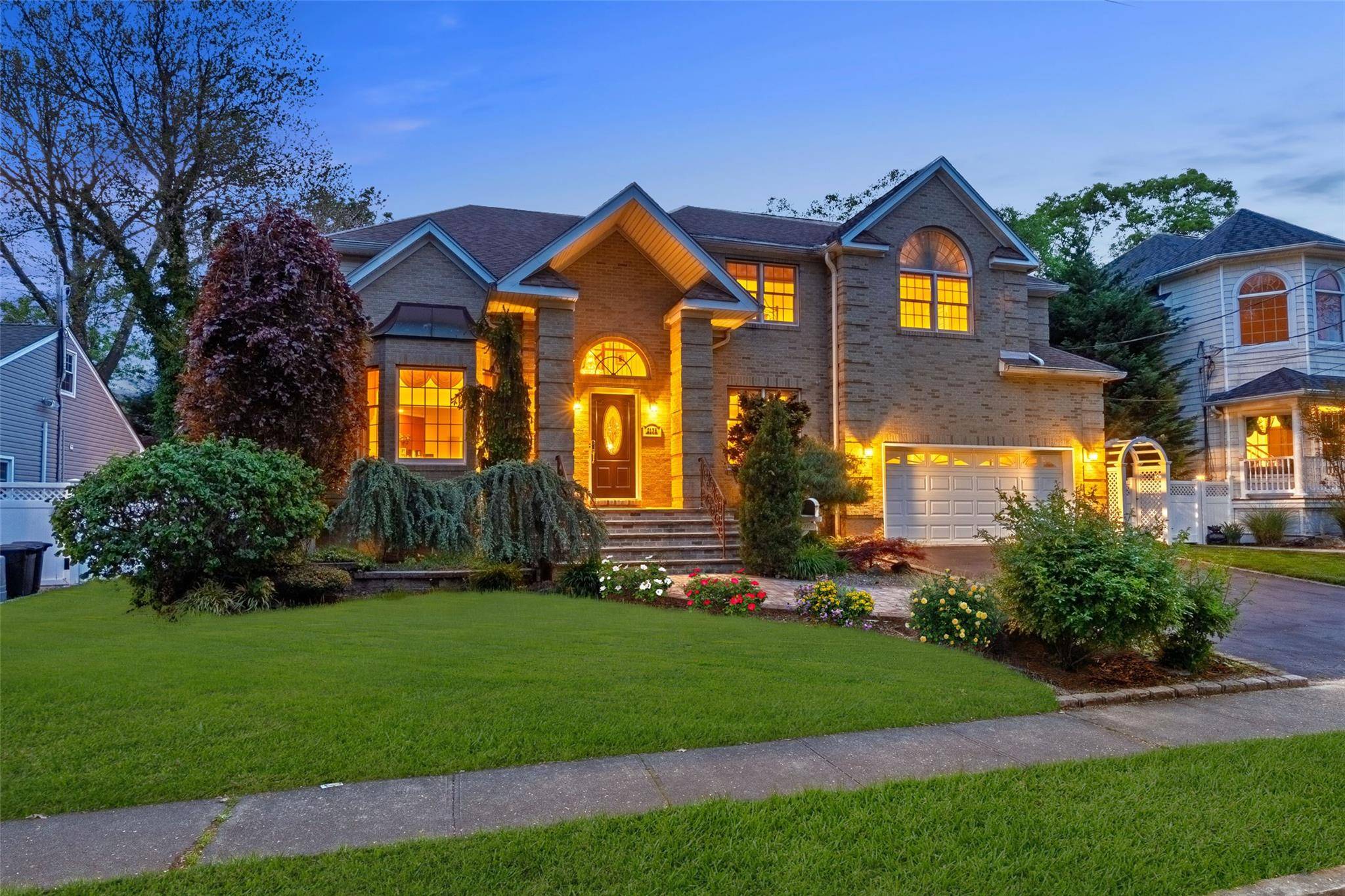 Merrick, NY 11566,2175 Helene AVE