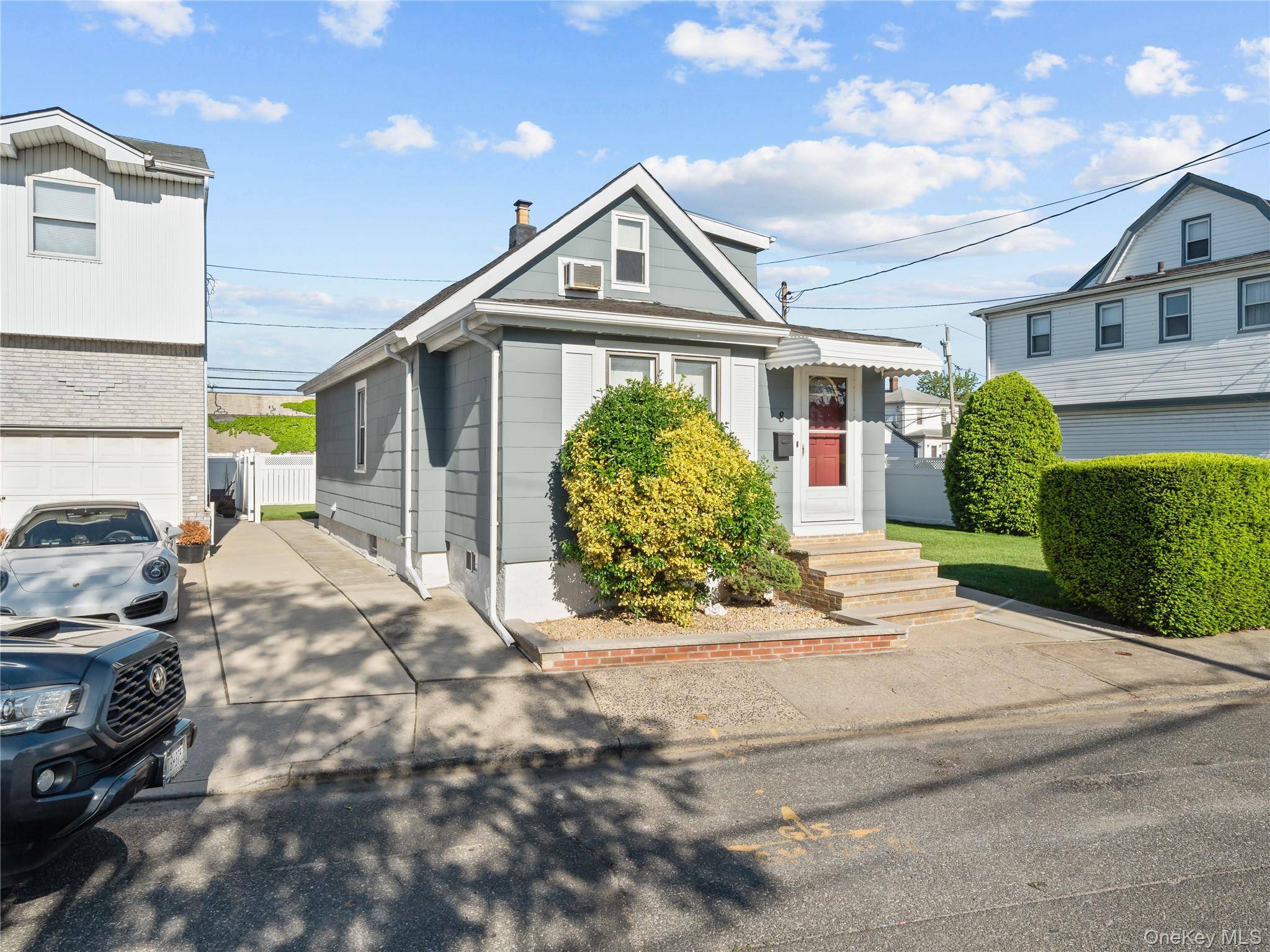 Elmont, NY 11003,8 Savoy AVE
