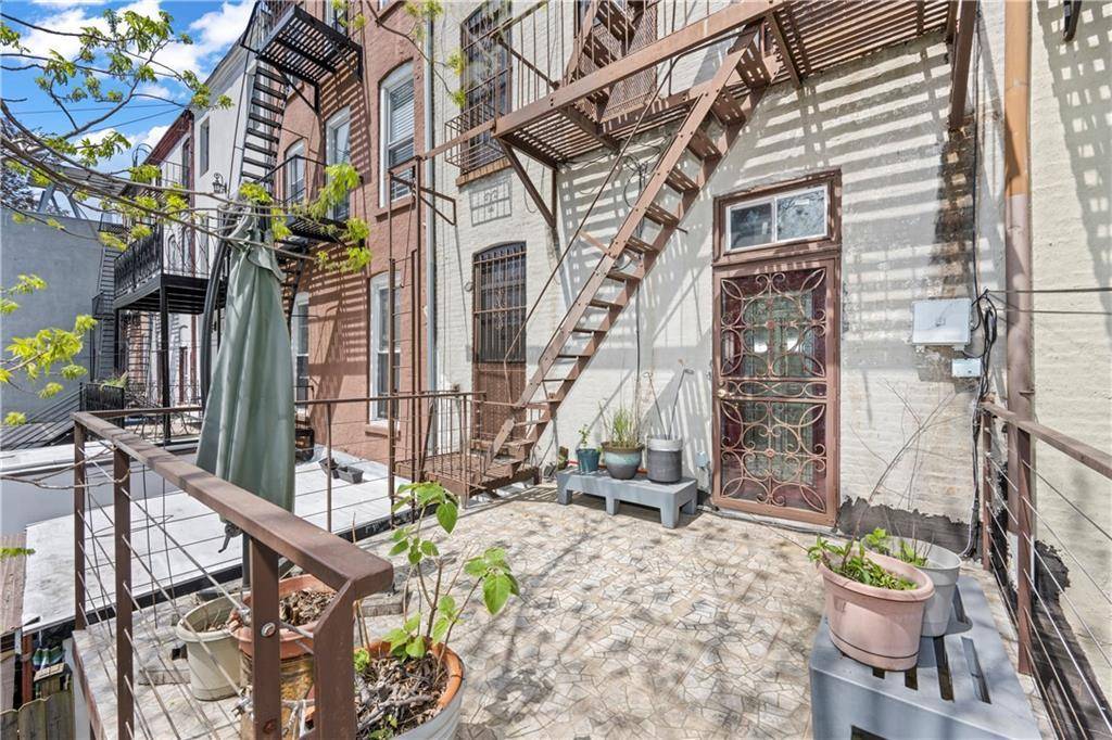 Brooklyn, NY 11221,380 Monroe ST