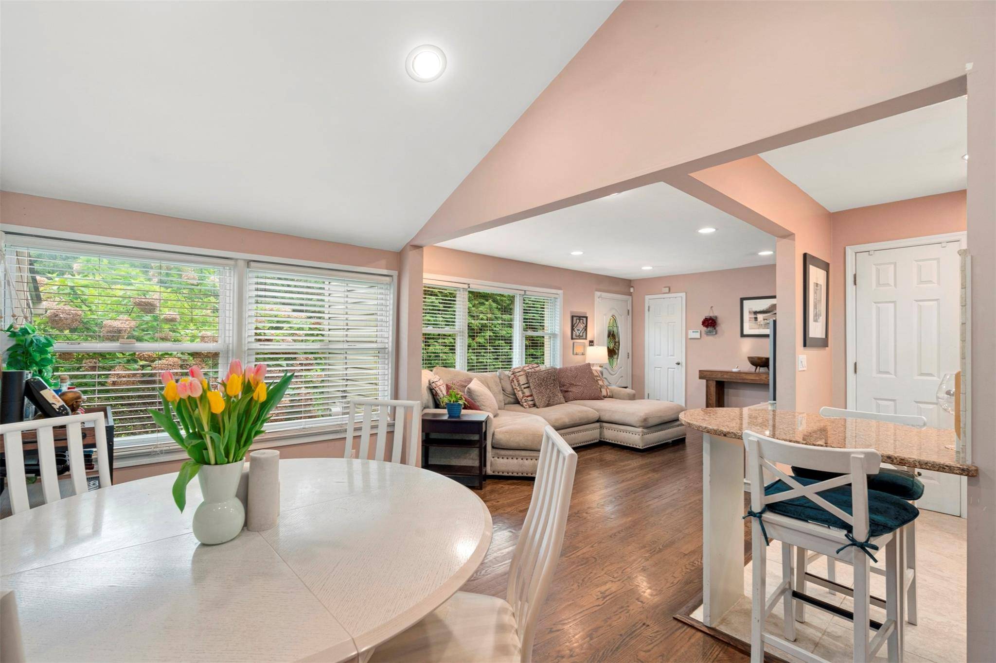 Tappan, NY 10983,236 Western HWY