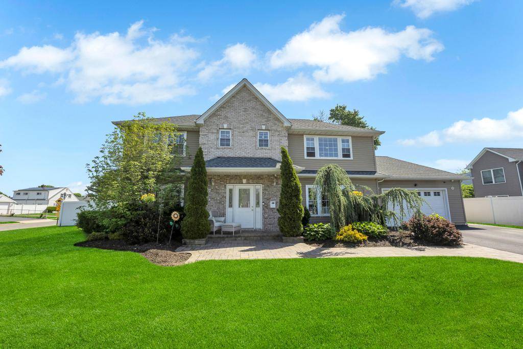 Levittown, NY 11756,59 Saddle LN