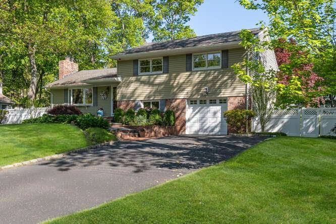 Huntington Station, NY 11746,54 Wyoming DR