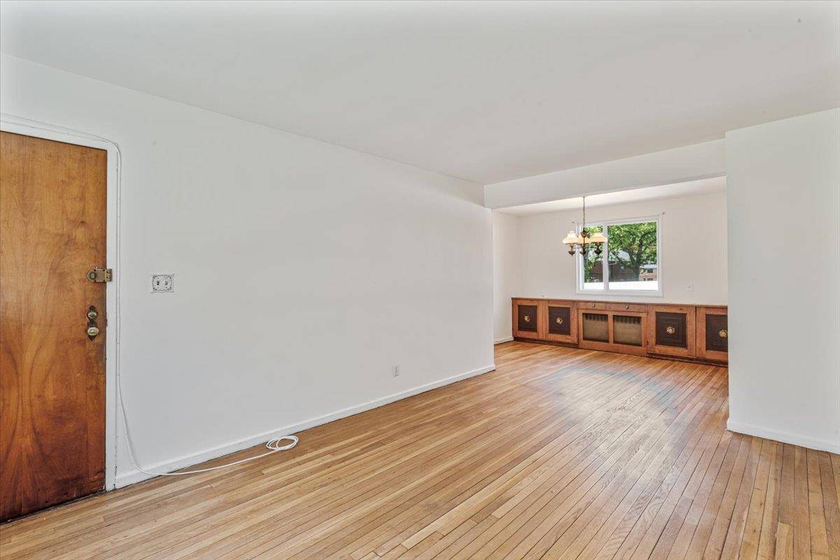 Oakland Gardens, NY 11364,220-29 73rd AVE #Lower