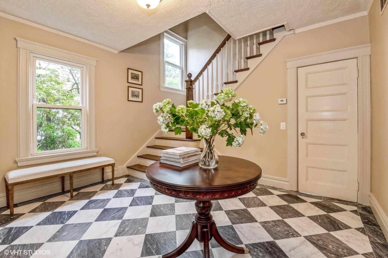 Cedarhurst, NY 11516,579 Park AVE