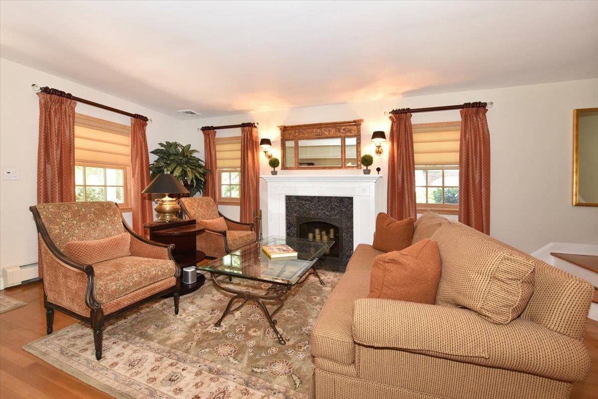 New Hyde Park, NY 11040,1515 Lowell AVE