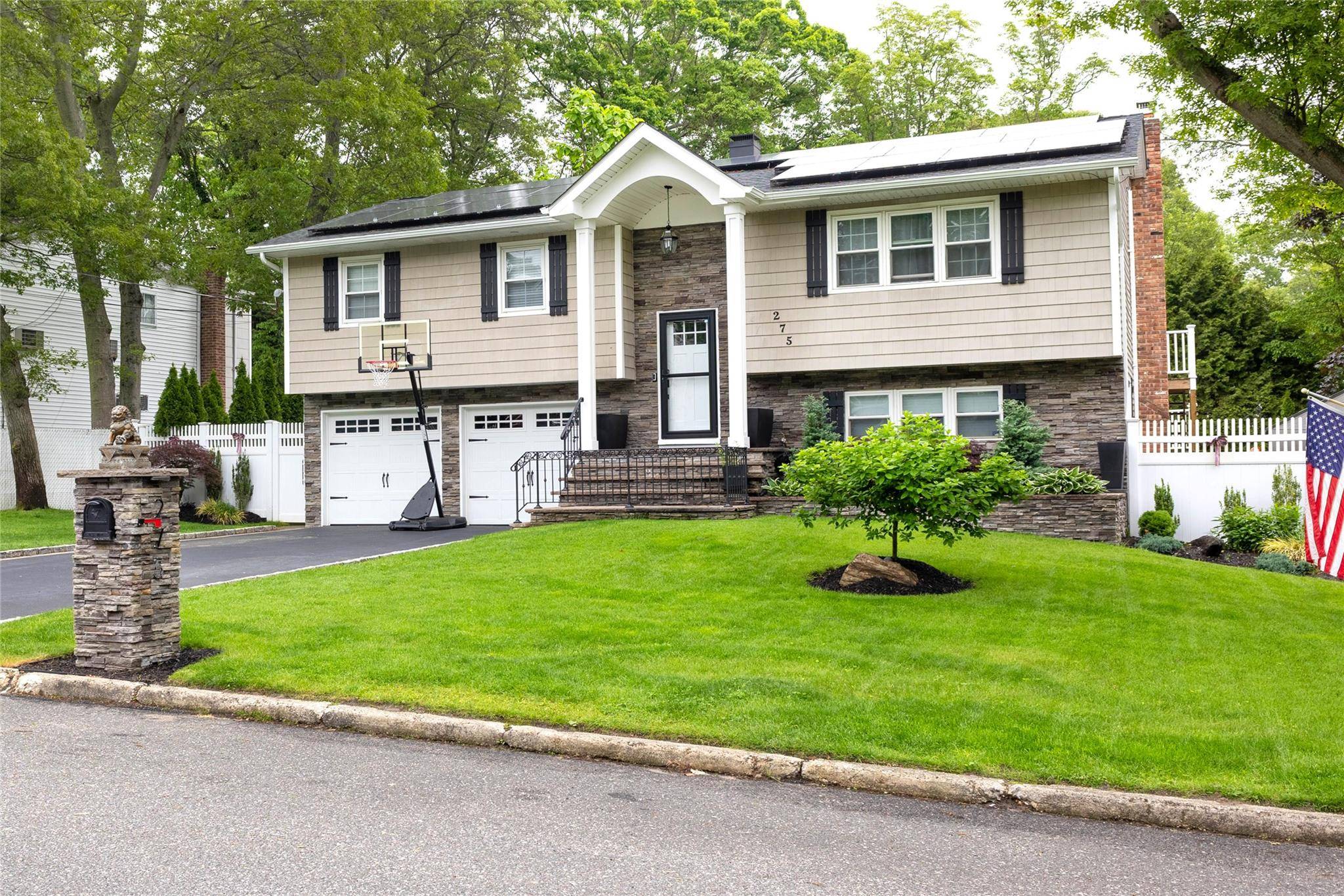 Ronkonkoma, NY 11779,275 Avenue B