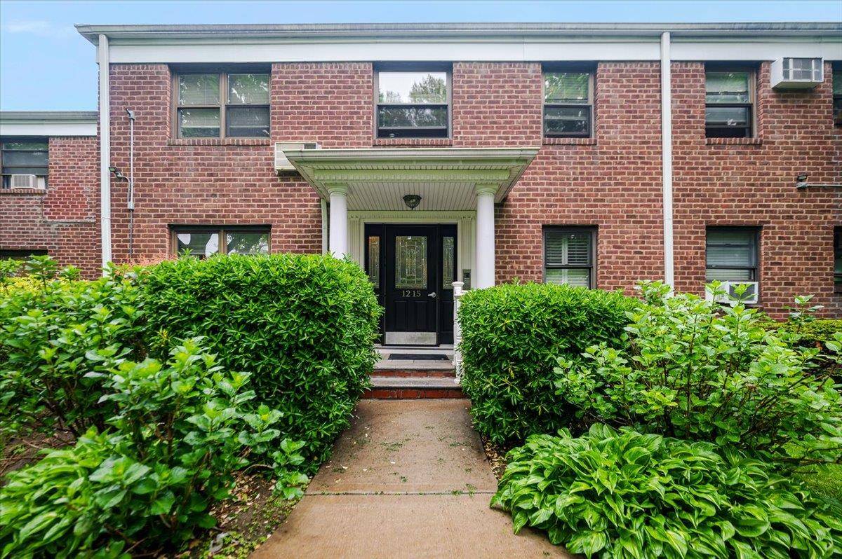Hewlett, NY 115578,1215 E Broadway #A-13