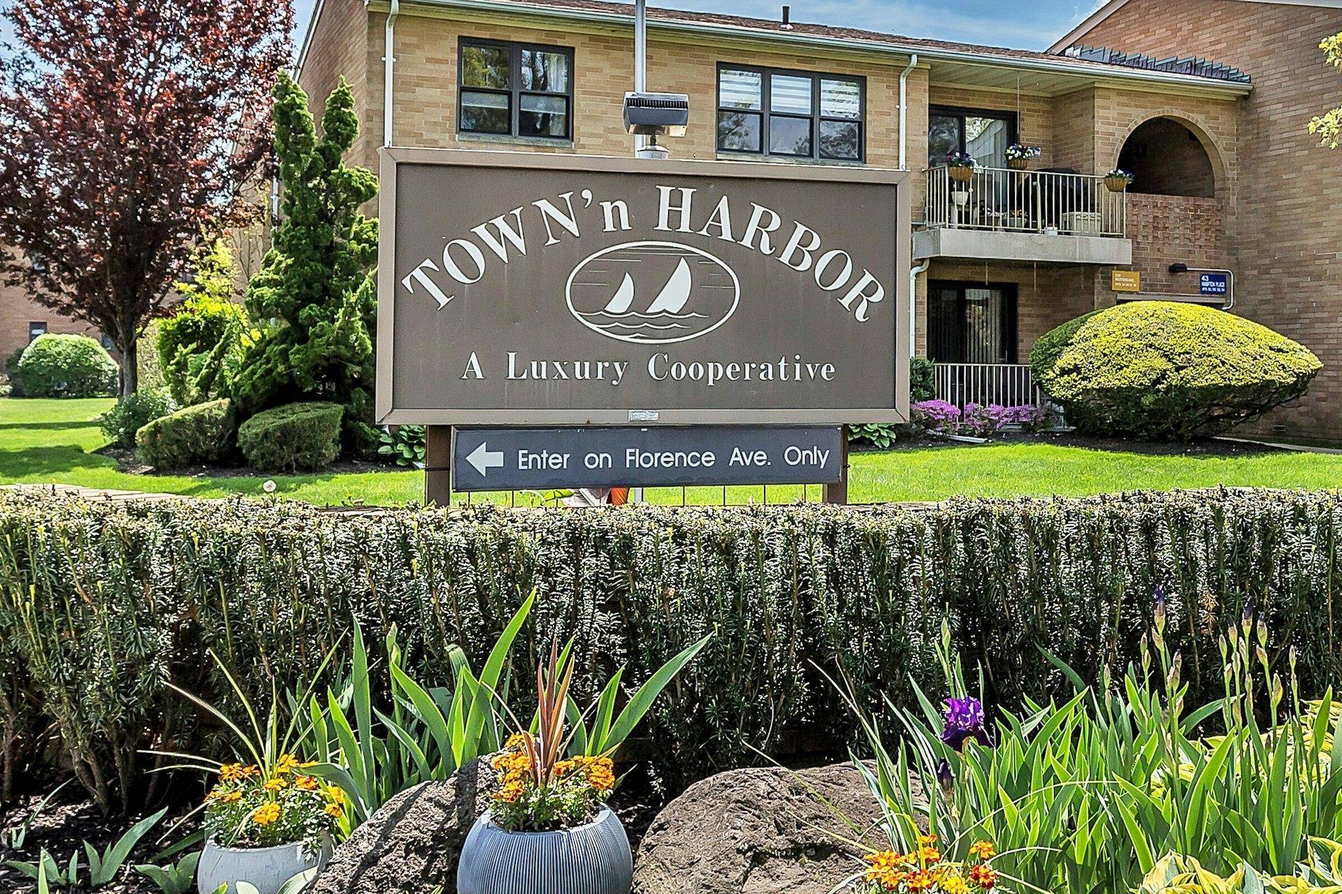 Freeport, NY 11520,14 Florence #25D