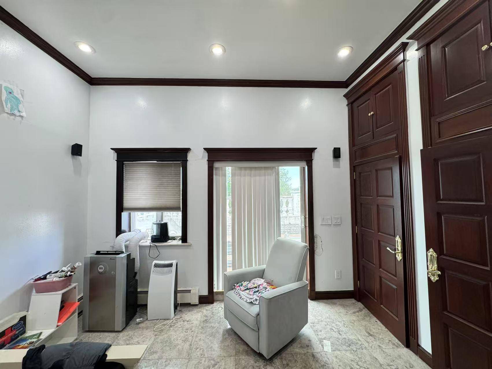 Long Island City, NY 11105,20-44 26 ST