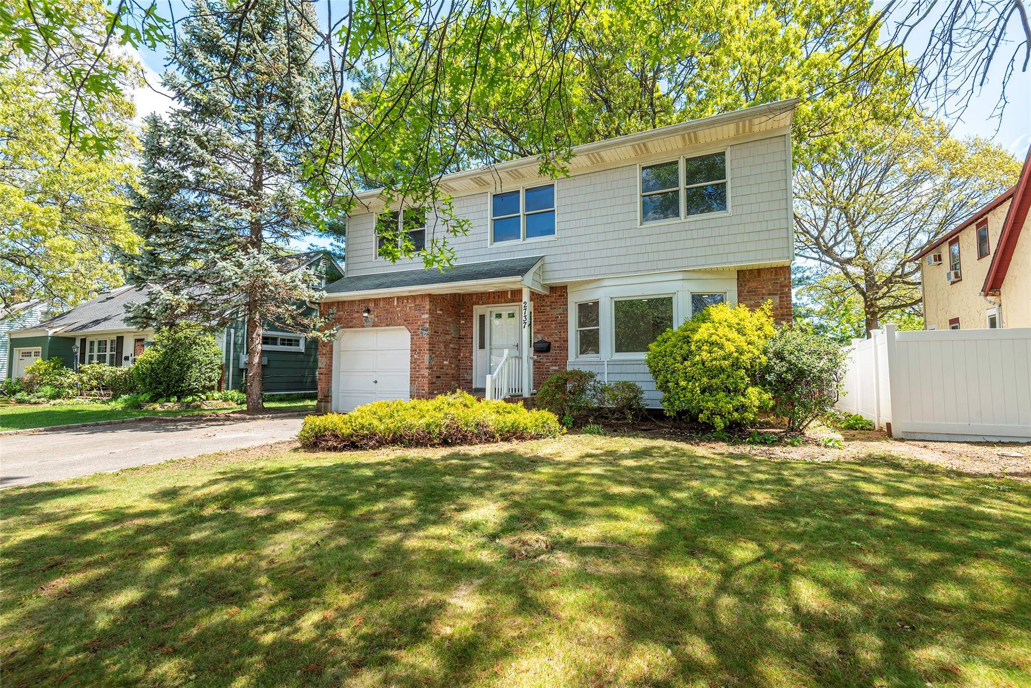 Oceanside, NY 11572,2737 Morton AVE