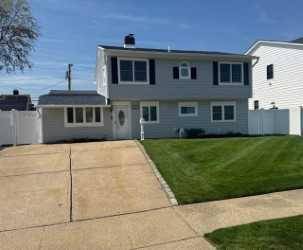 Westbury, NY 11590,18 Prince LN
