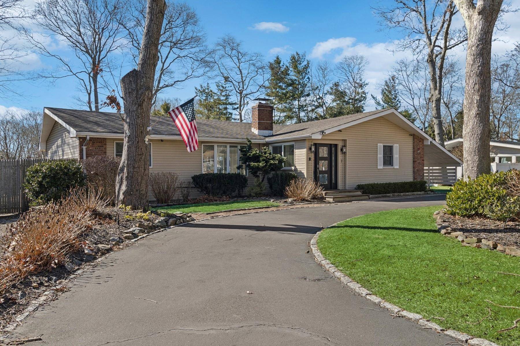 Hampton Bays, NY 11946,7 Homewood DR