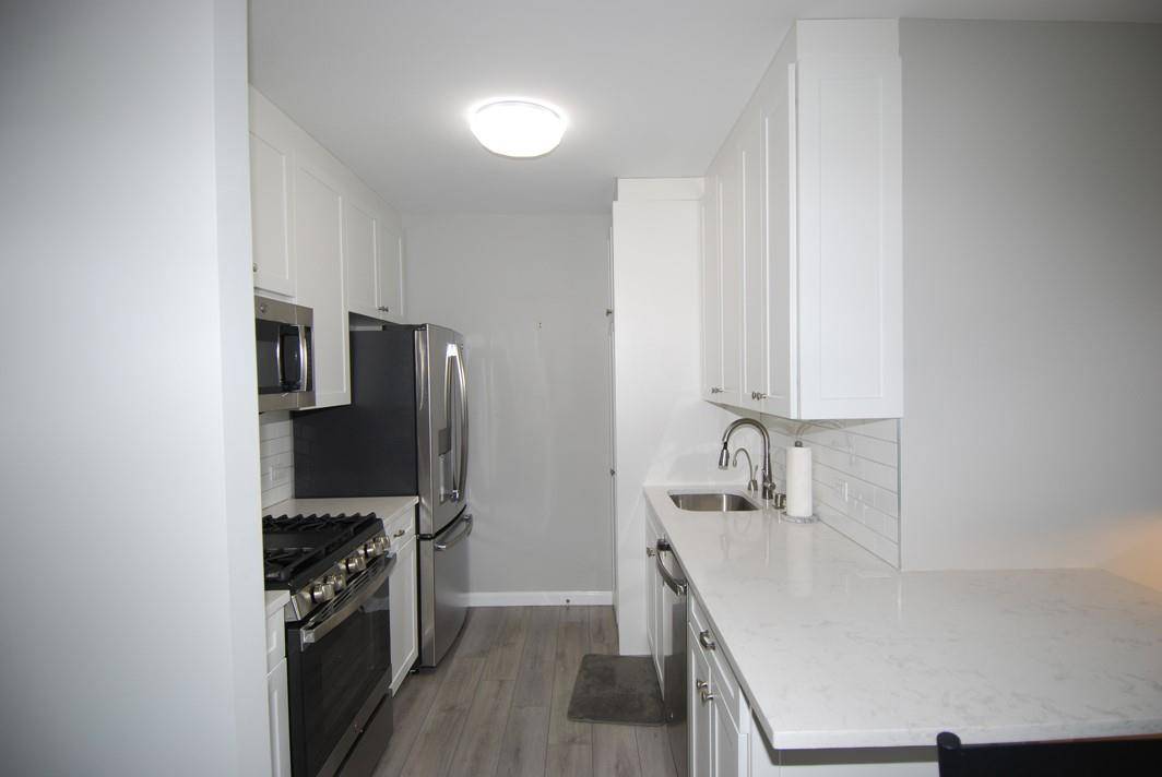 Floral Park, NY 11005,27010 Grand Central Parkway #1C