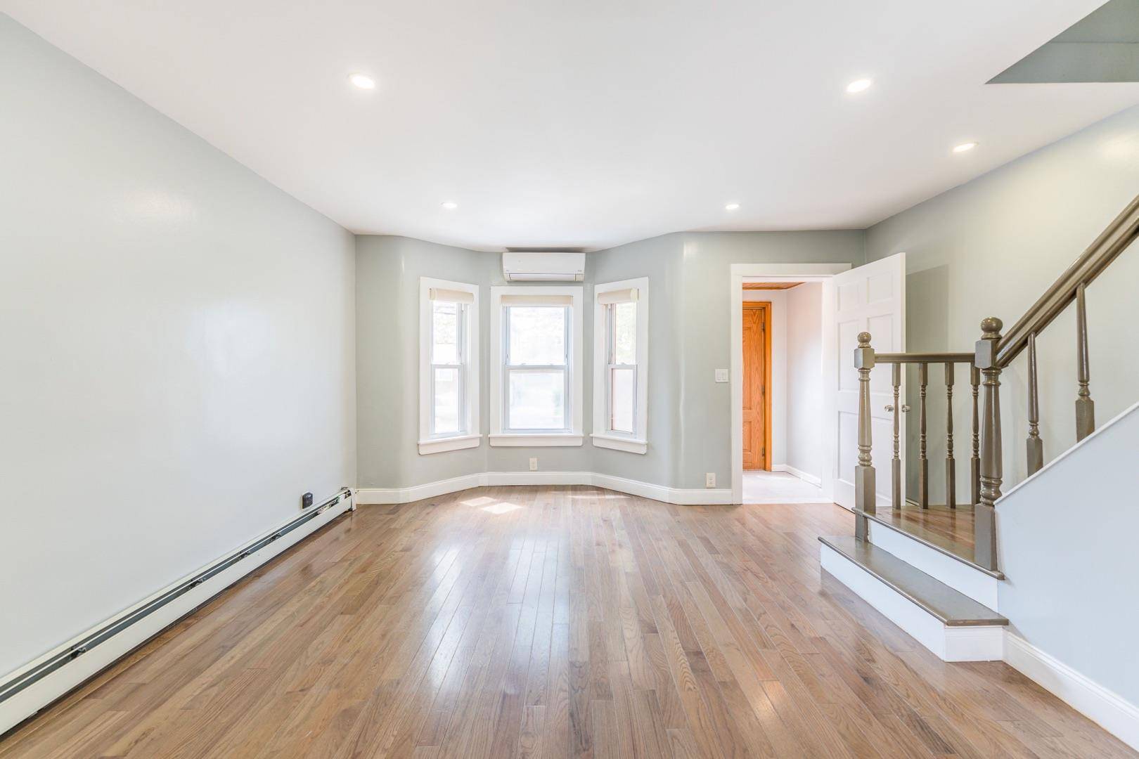 Whitestone, NY 11357,151-65 18th AVE