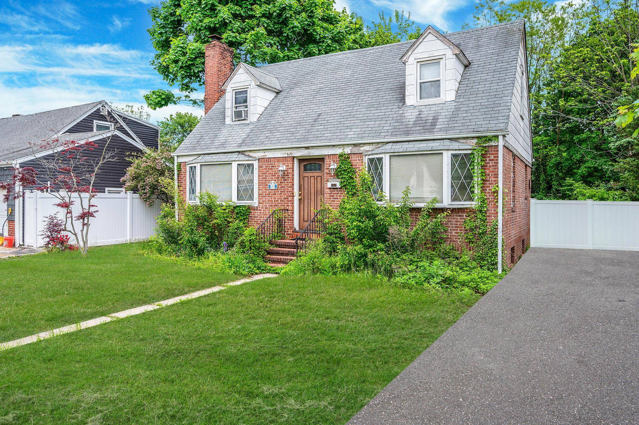 Amityville, NY 11701,133 County Line RD