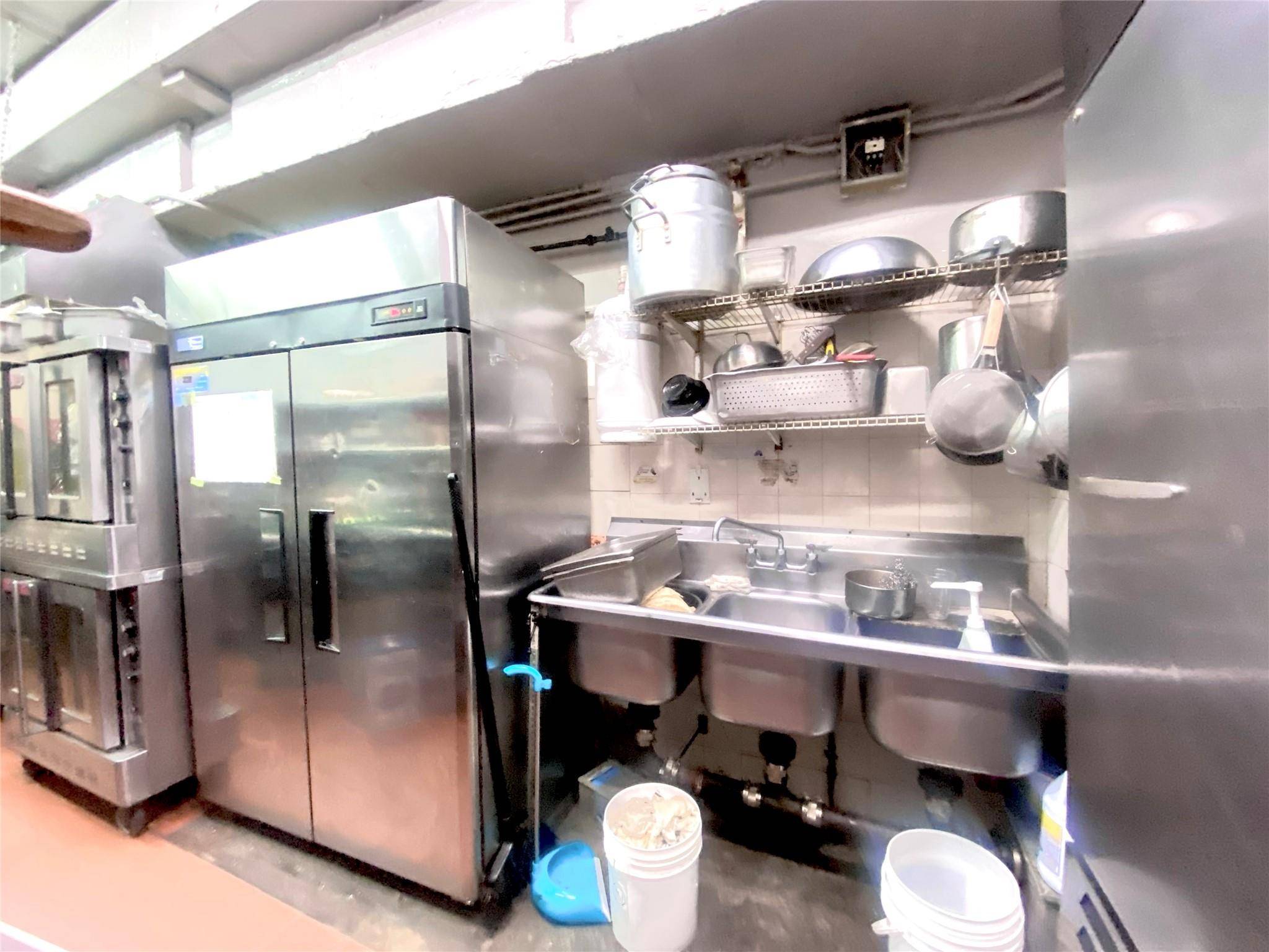 Jackson Heights, NY 11372,40-06 83rd Street