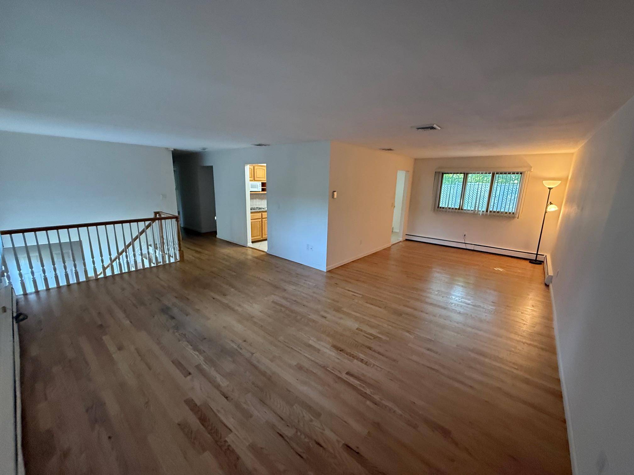 Syosset, NY 11791,10 Lenore ST