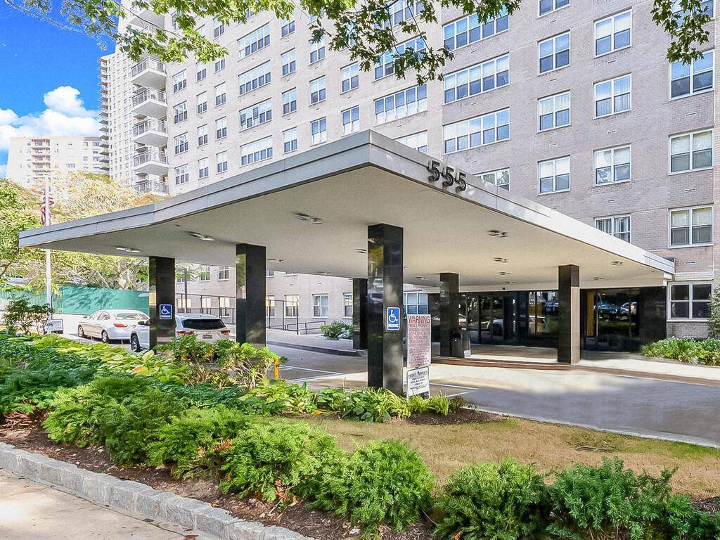 Bronx, NY 10463,555 Kappock ST #16k