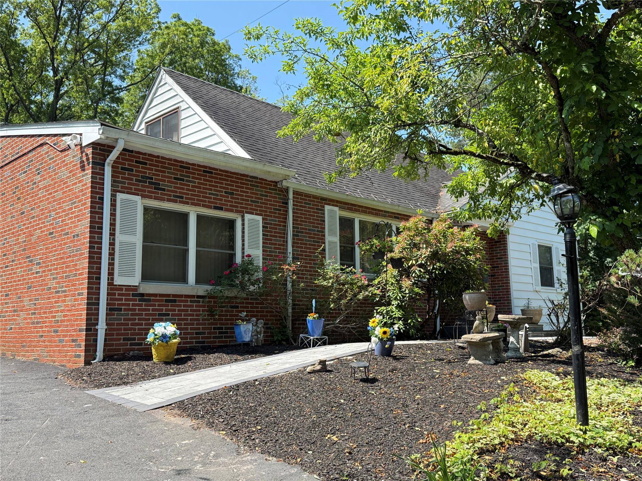 New City, NY 10956,8 Windmill LN