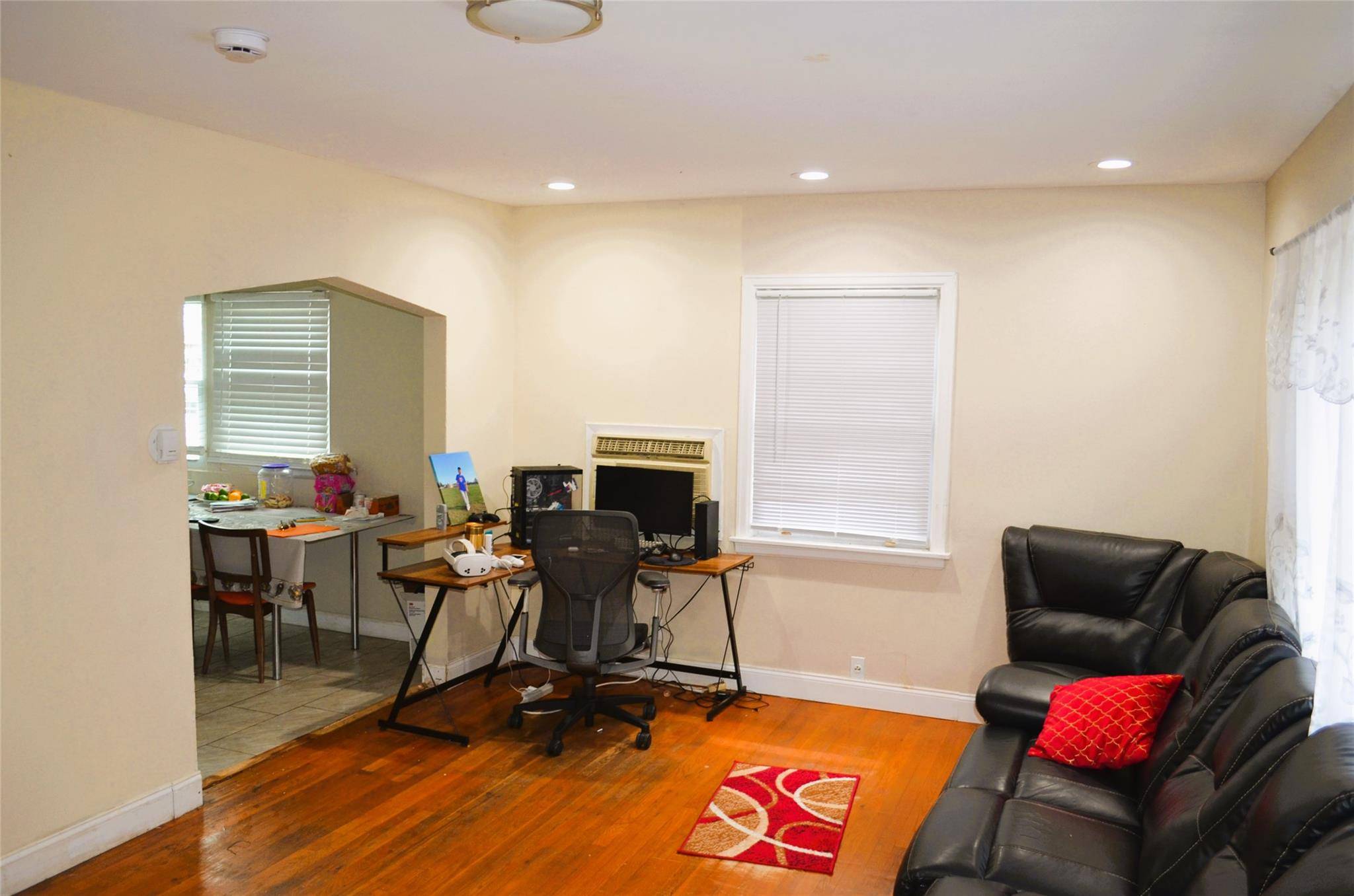 Hempstead, NY 11550,110 Powell PL