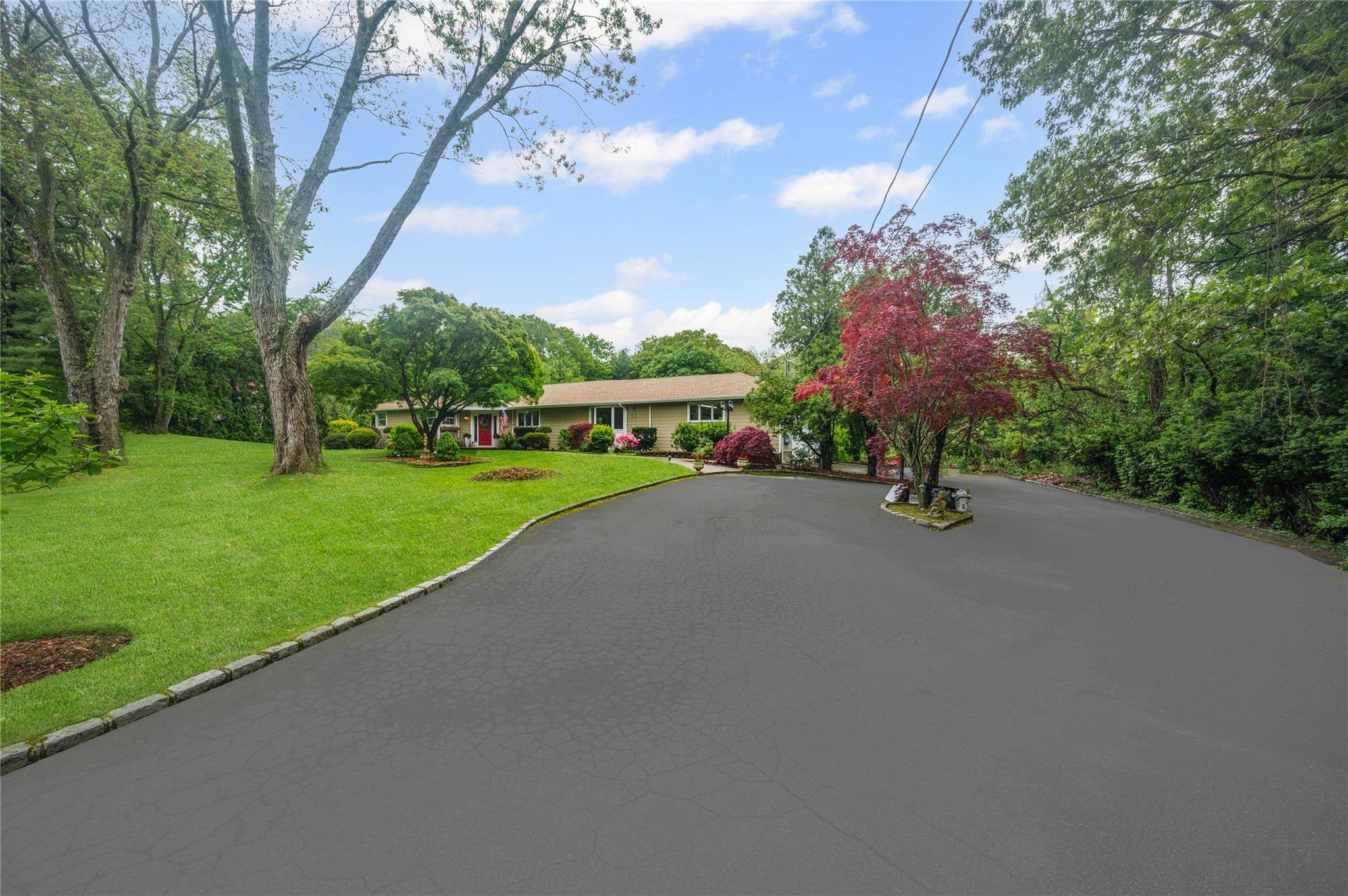 Oyster Bay Cove, NY 11771,16 Berry Hill RD