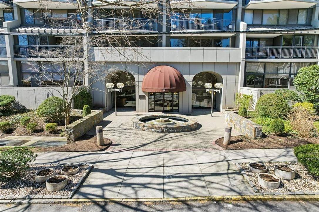 White Plains, NY 10603,15 Stewart PL #12J