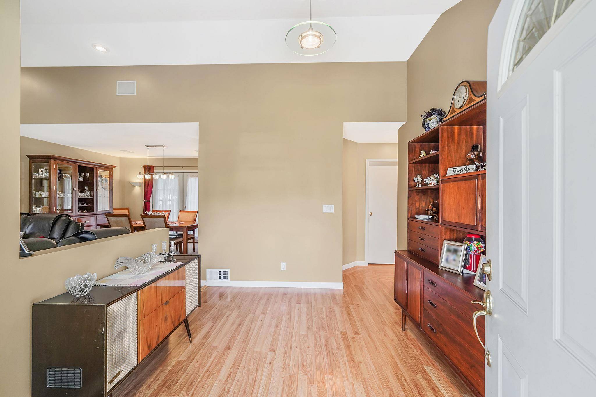 Farmingville, NY 11738,40 Raymond AVE