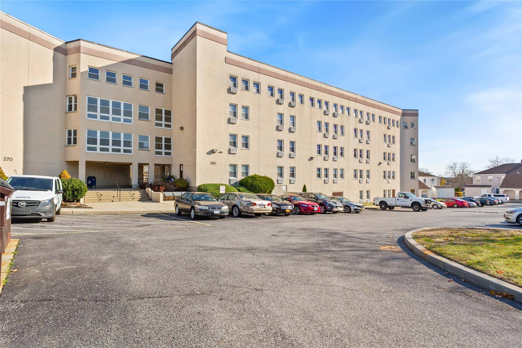 Huntington Station, NY 11746,280 Lowndes AVE #305G