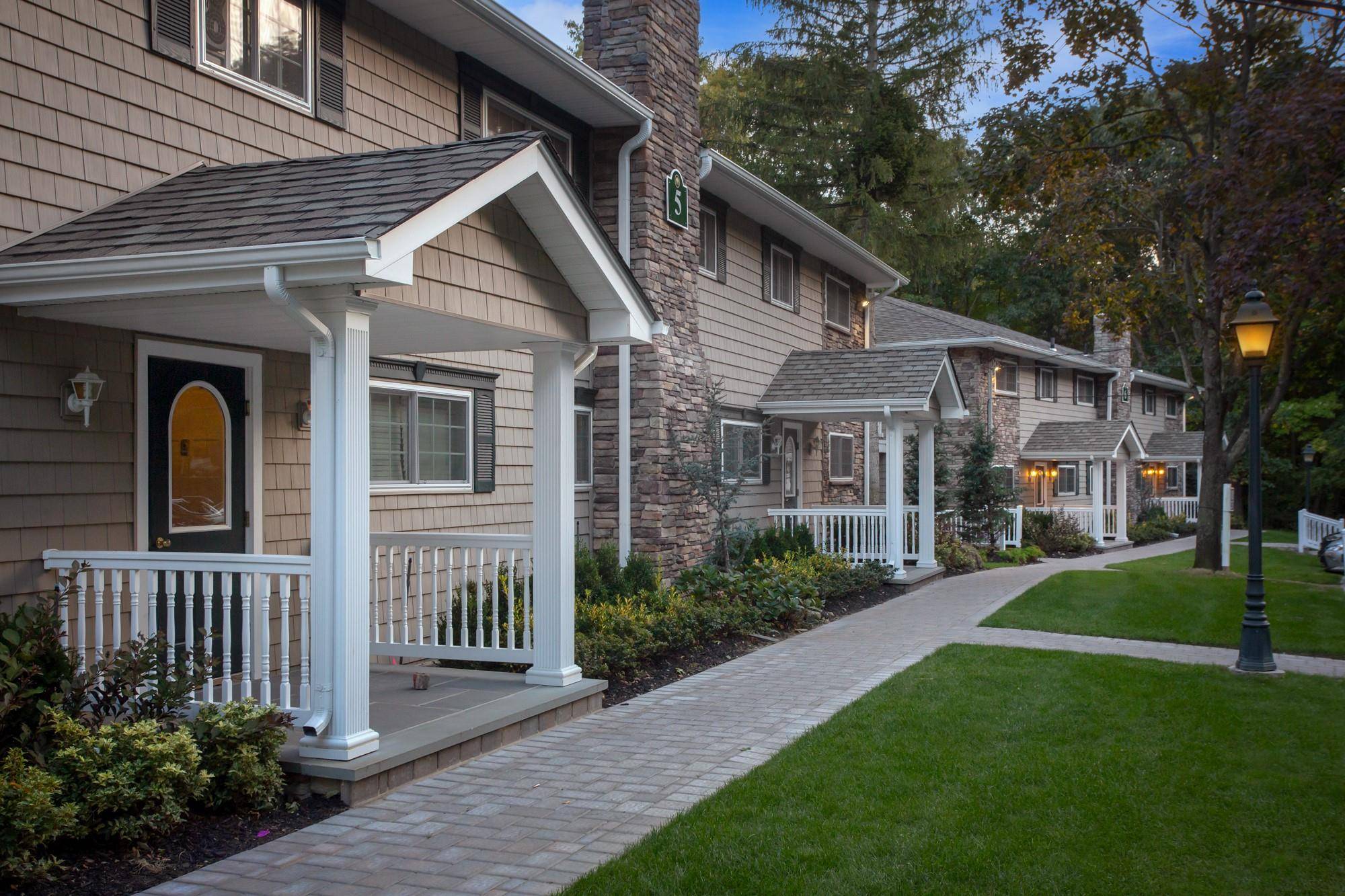 Port Jefferson, NY 11777,7 Presidents DR #7-2B