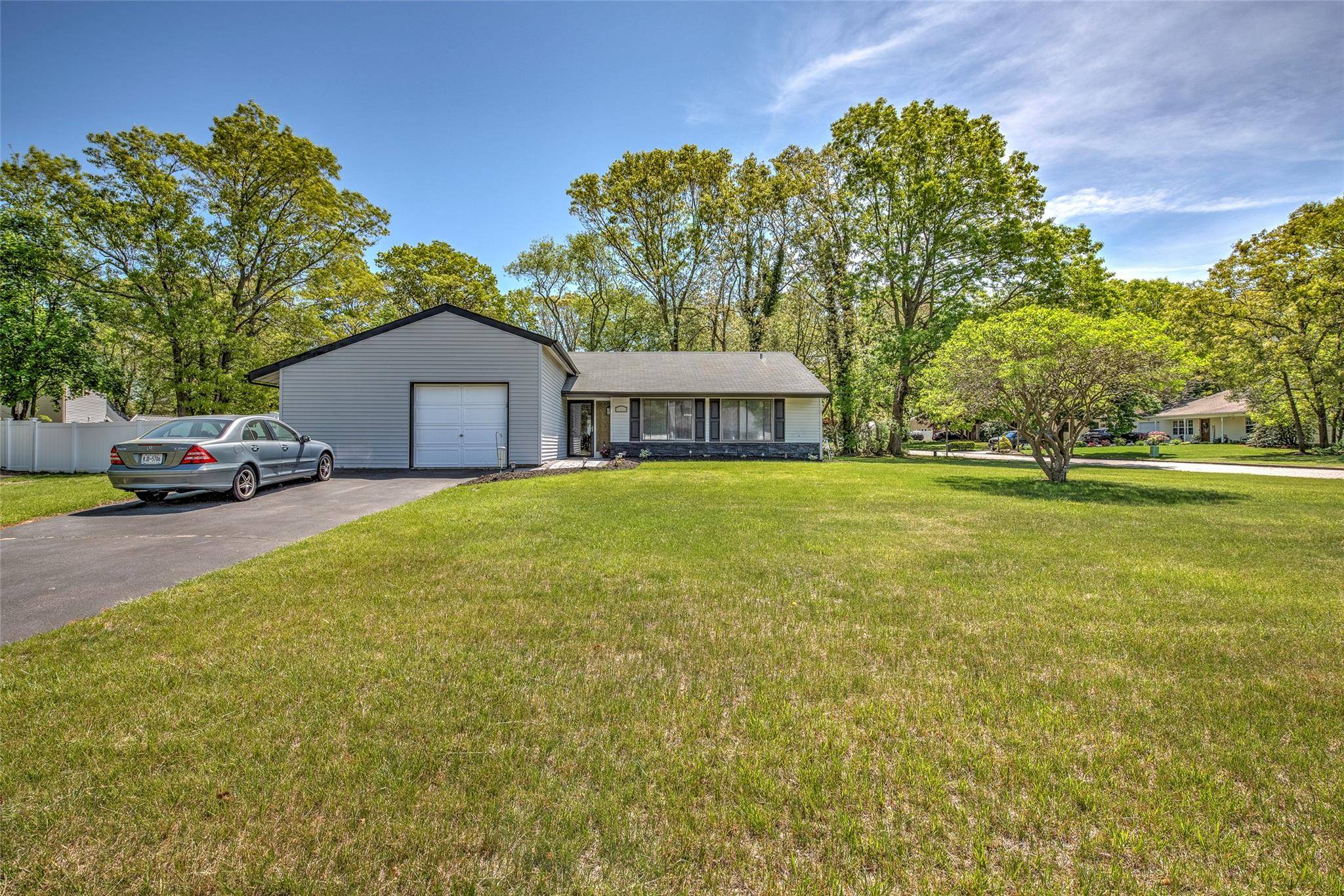 Coram, NY 11727,12 Folsom LN