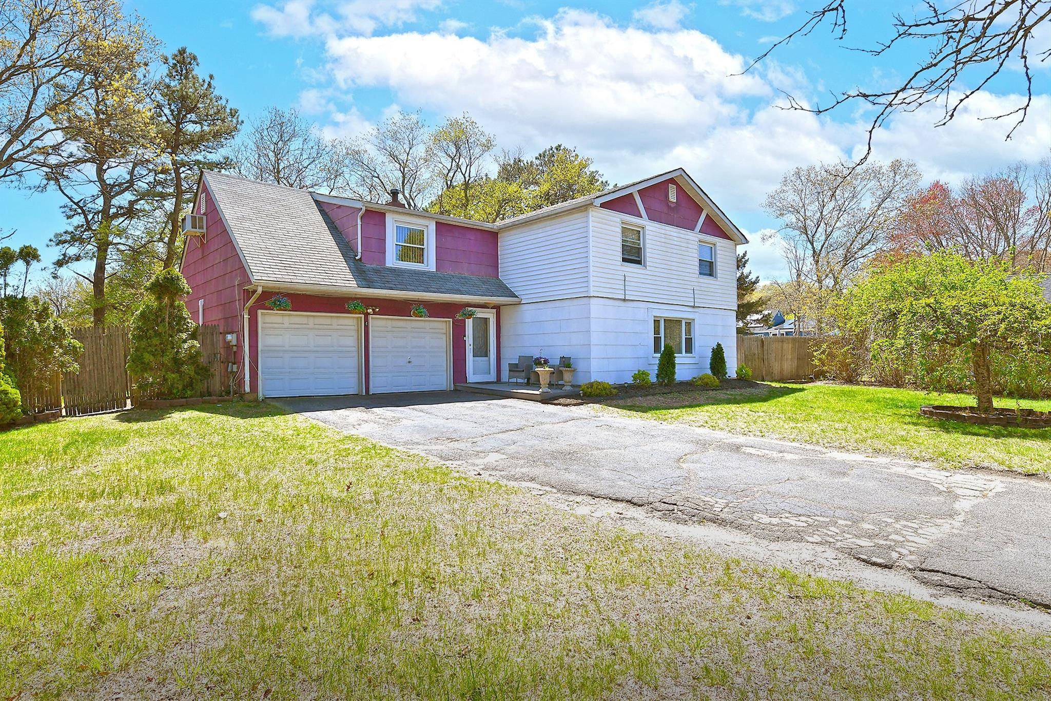 Medford, NY 11763,4 Split Pine CIR