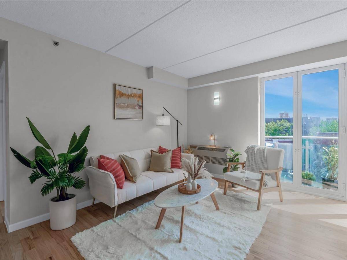 Jamaica, NY 11432,88-20 Parsons BLVD #6D