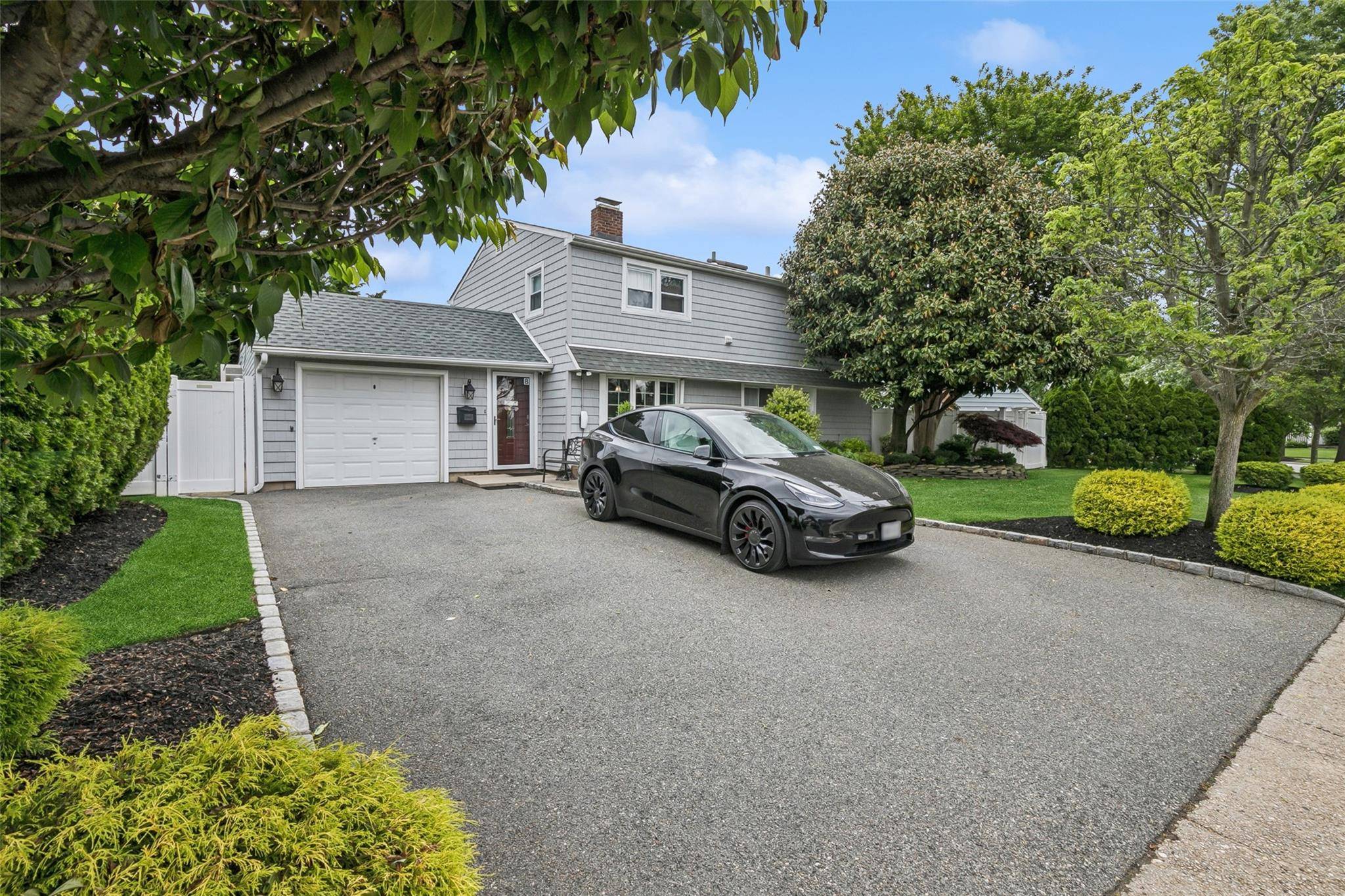 Levittown, NY 11756,8 Ripple LN