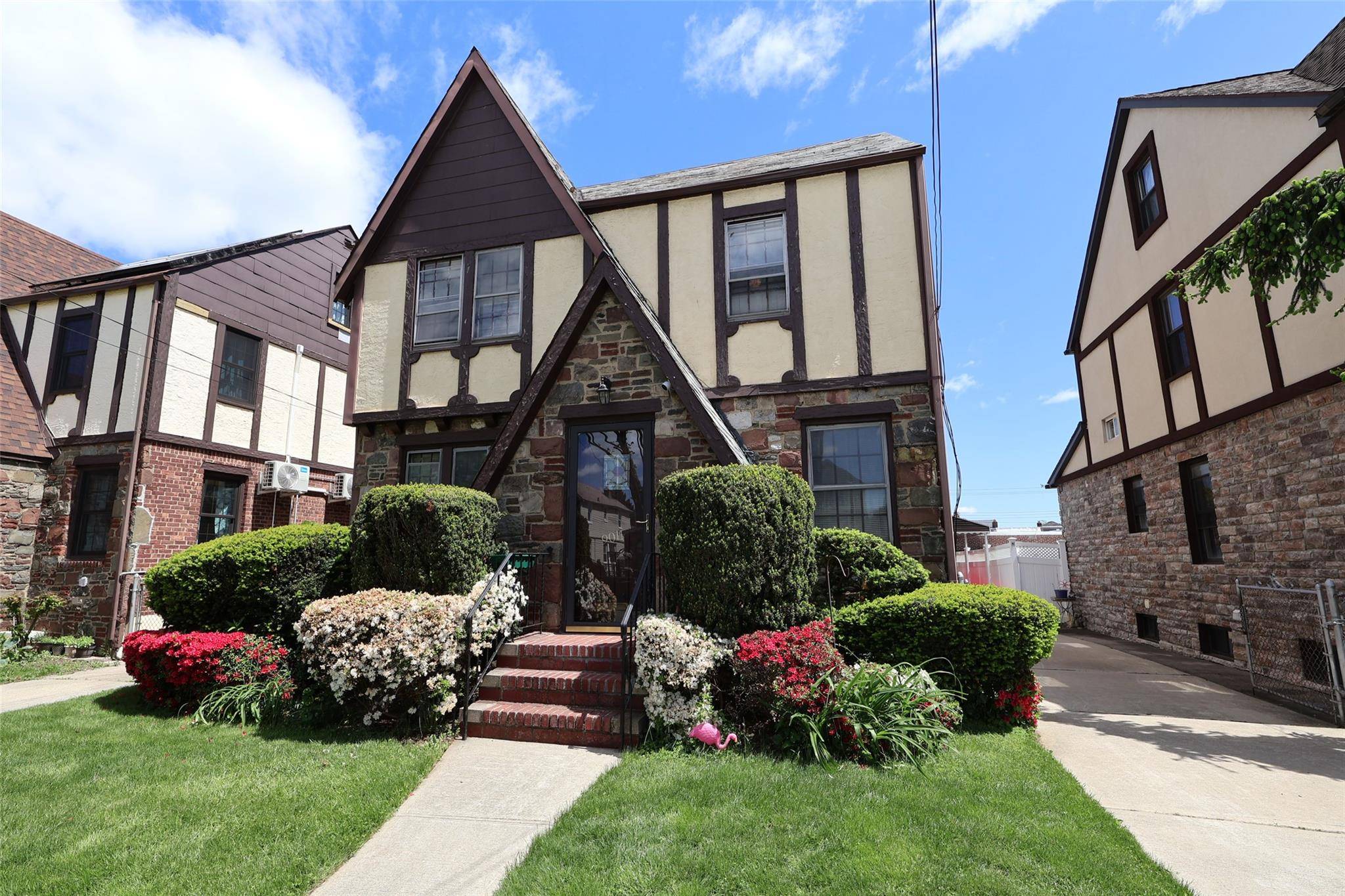 Queens Village, NY 11428,90-11 219th ST