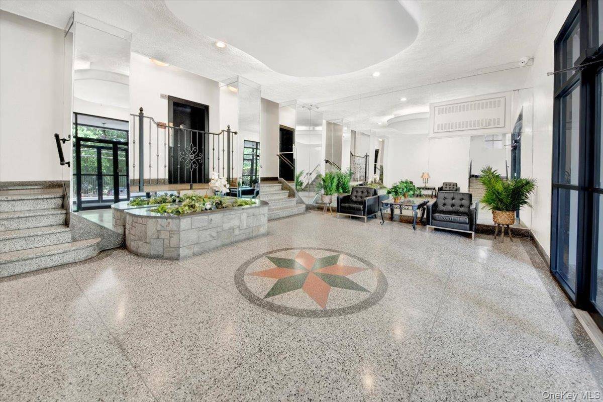 Yonkers, NY 10704,277 Bronx River RD #4L