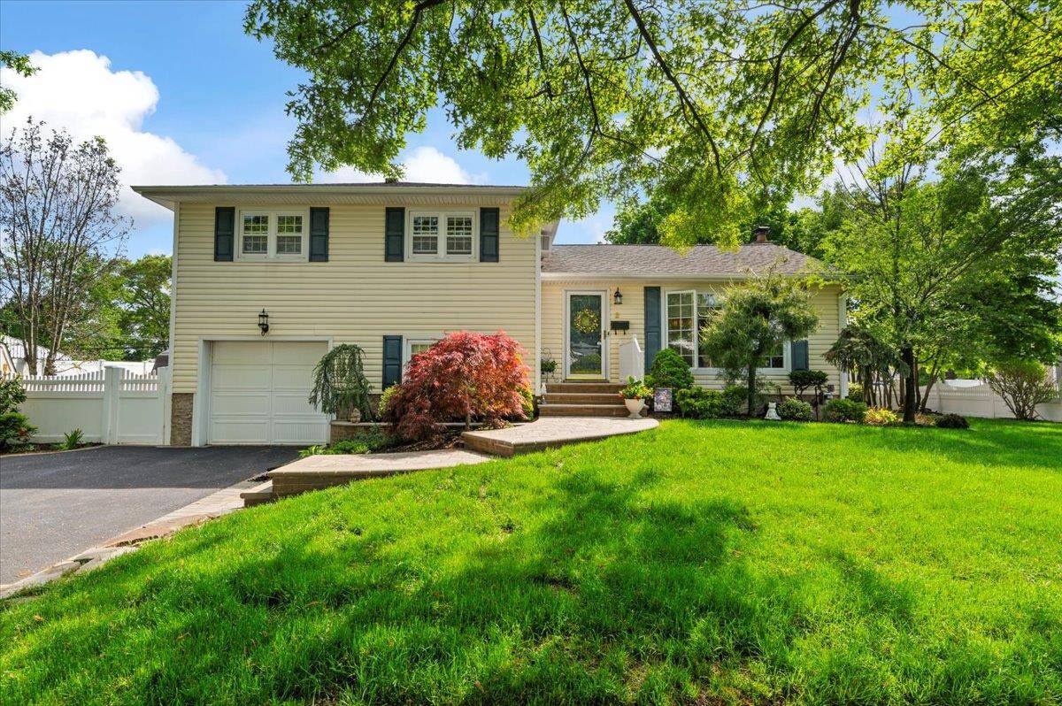 Bethpage, NY 11714,2 Manor DR