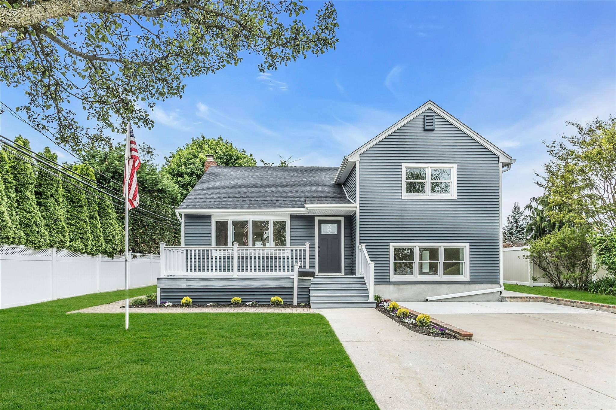 Massapequa, NY 11758,1 York PL