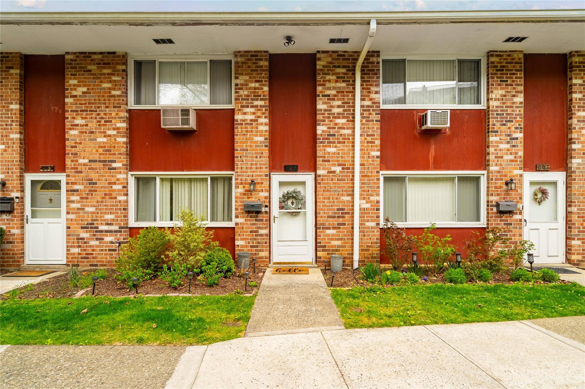 Elmsford, NY 10523,606 Old Country RD