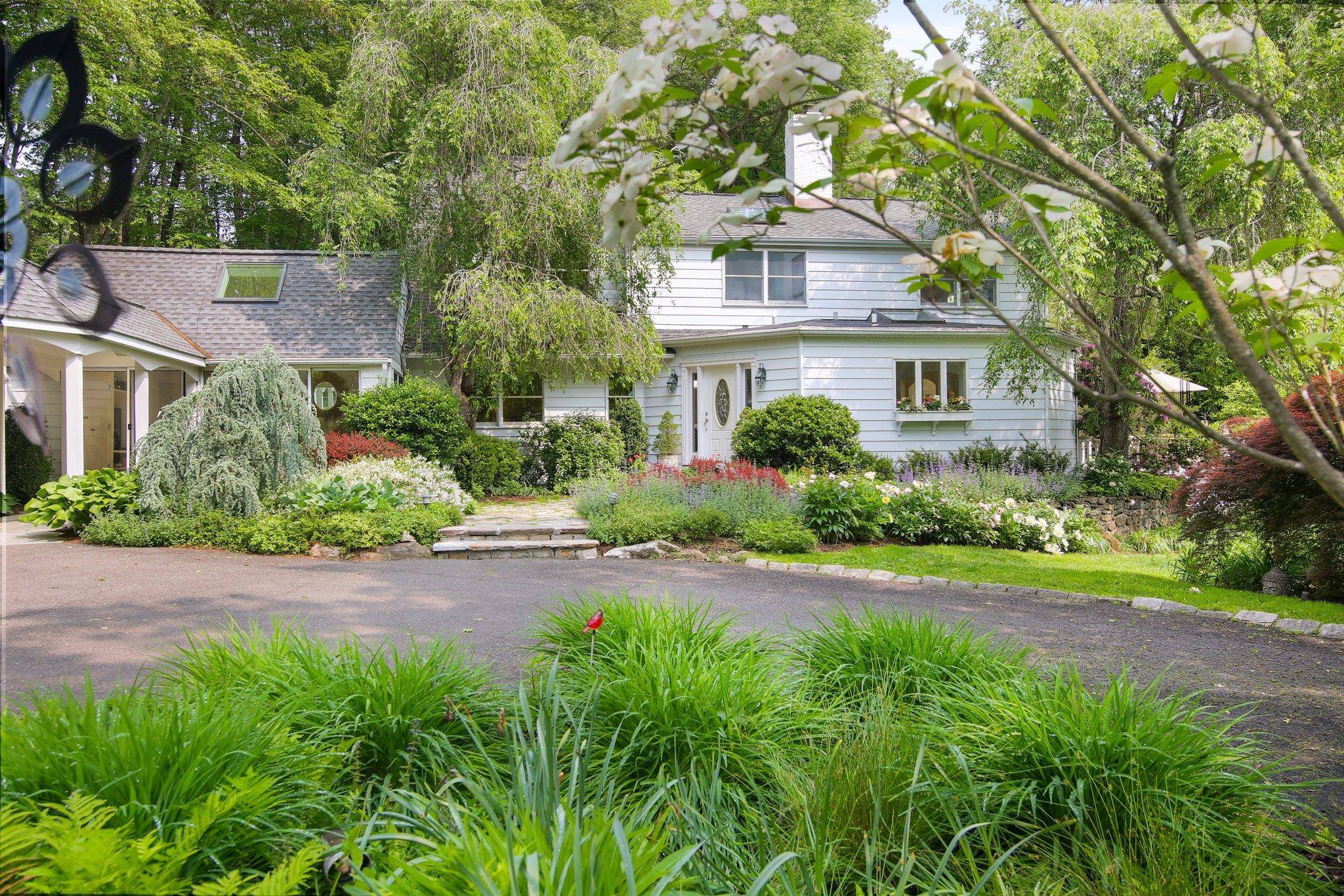 Pound Ridge, NY 10576,27 West LN