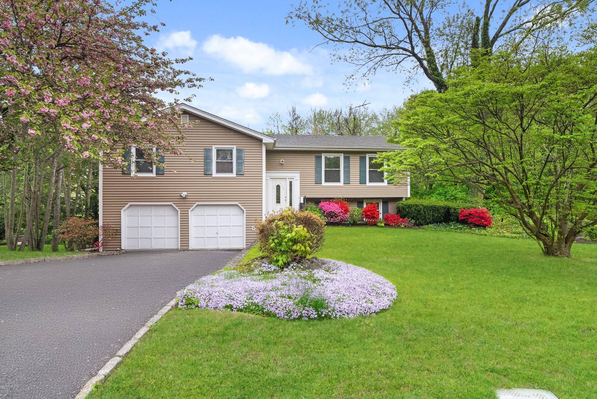 White Plains, NY 10605,14 Monroe DR