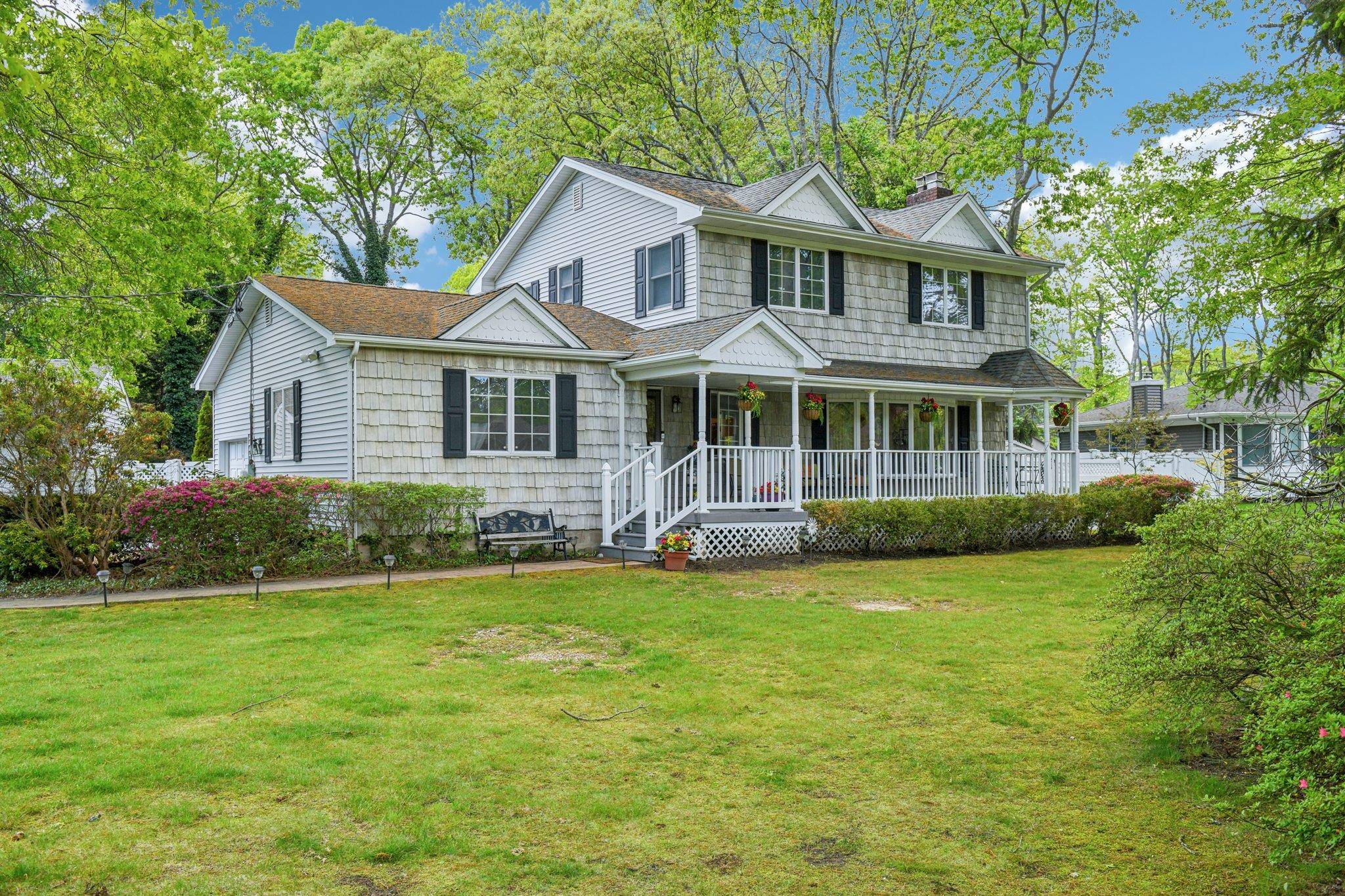 Smithtown, NY 11787,8 Clover DR