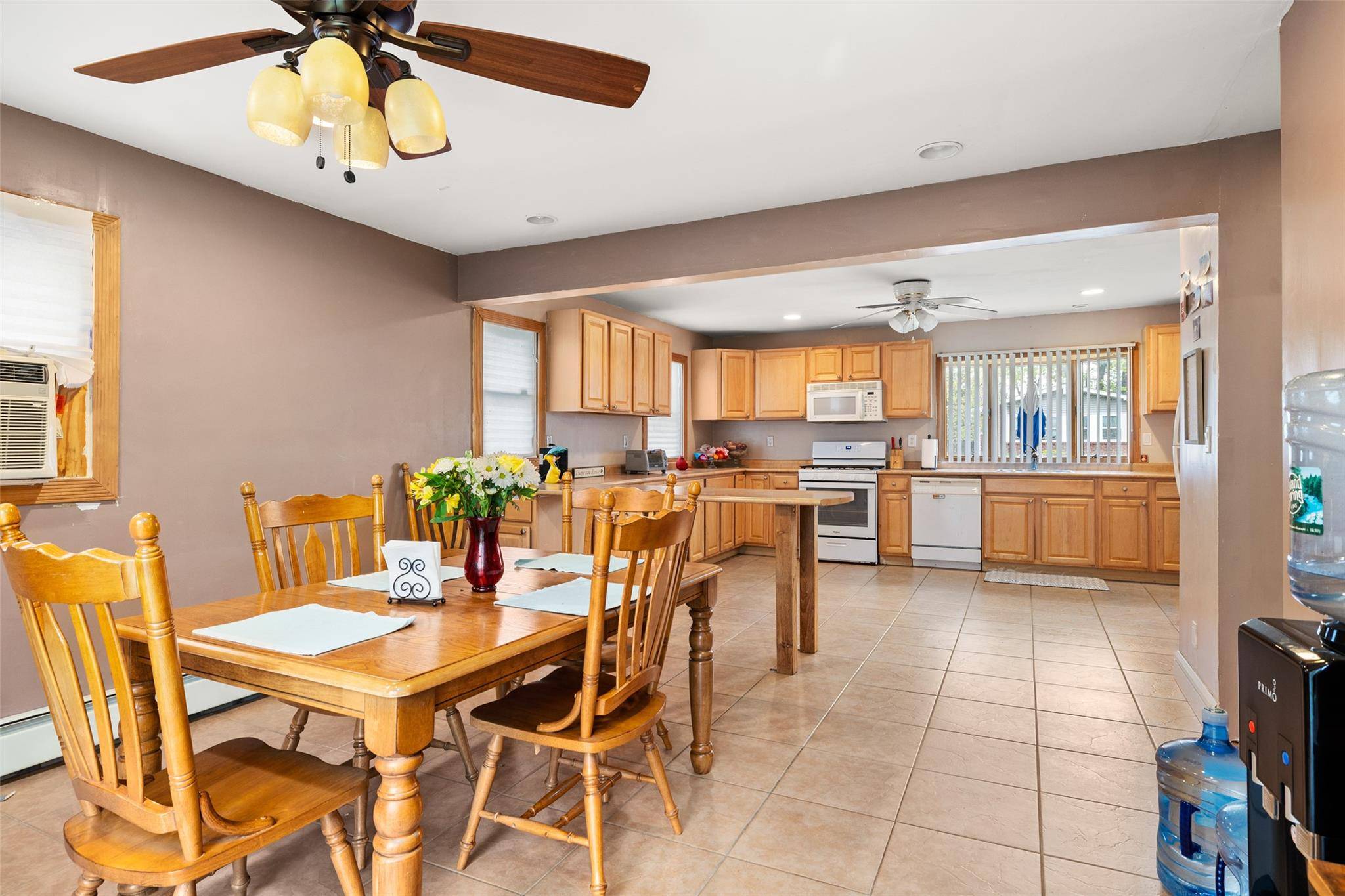 Lindenhurst, NY 11757,484 N Fulton AVE