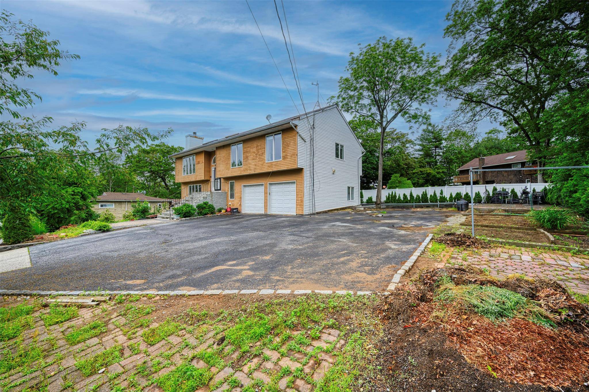 Huntington Station, NY 11746,15 Oakhurst ST
