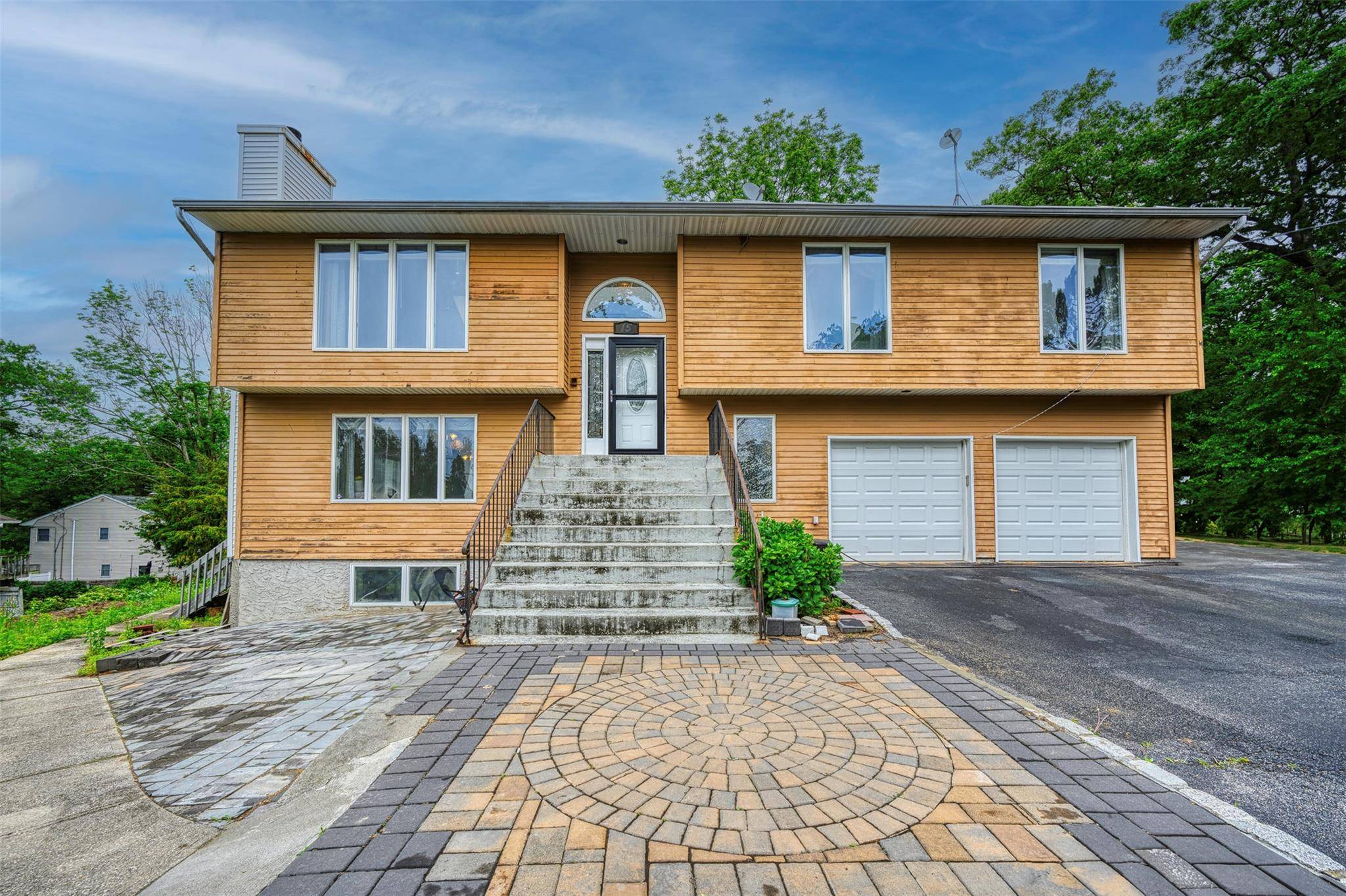 Huntington Station, NY 11746,15 Oakhurst ST