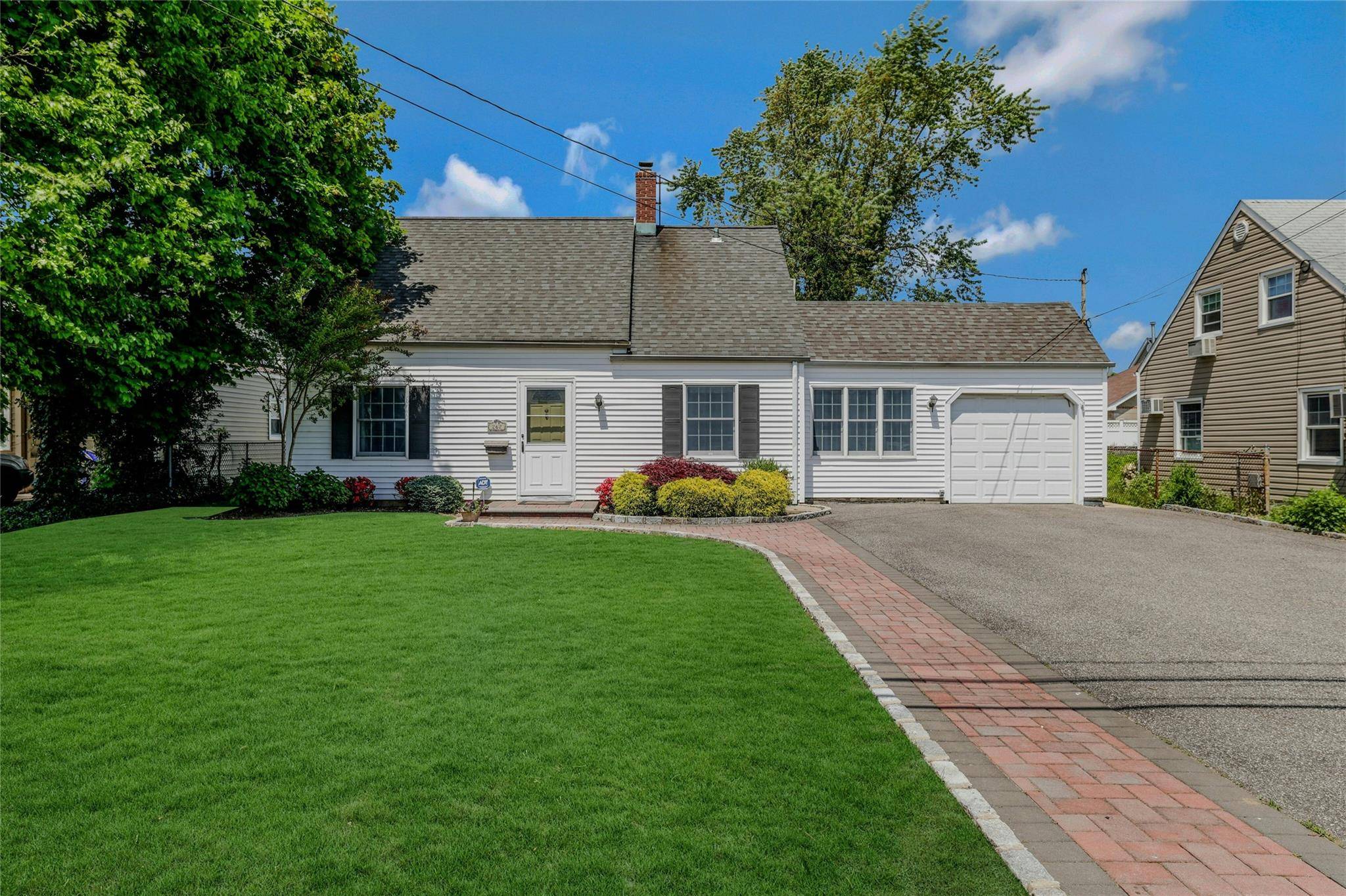 Carle Place, NY 11514,262 Fairfield AVE