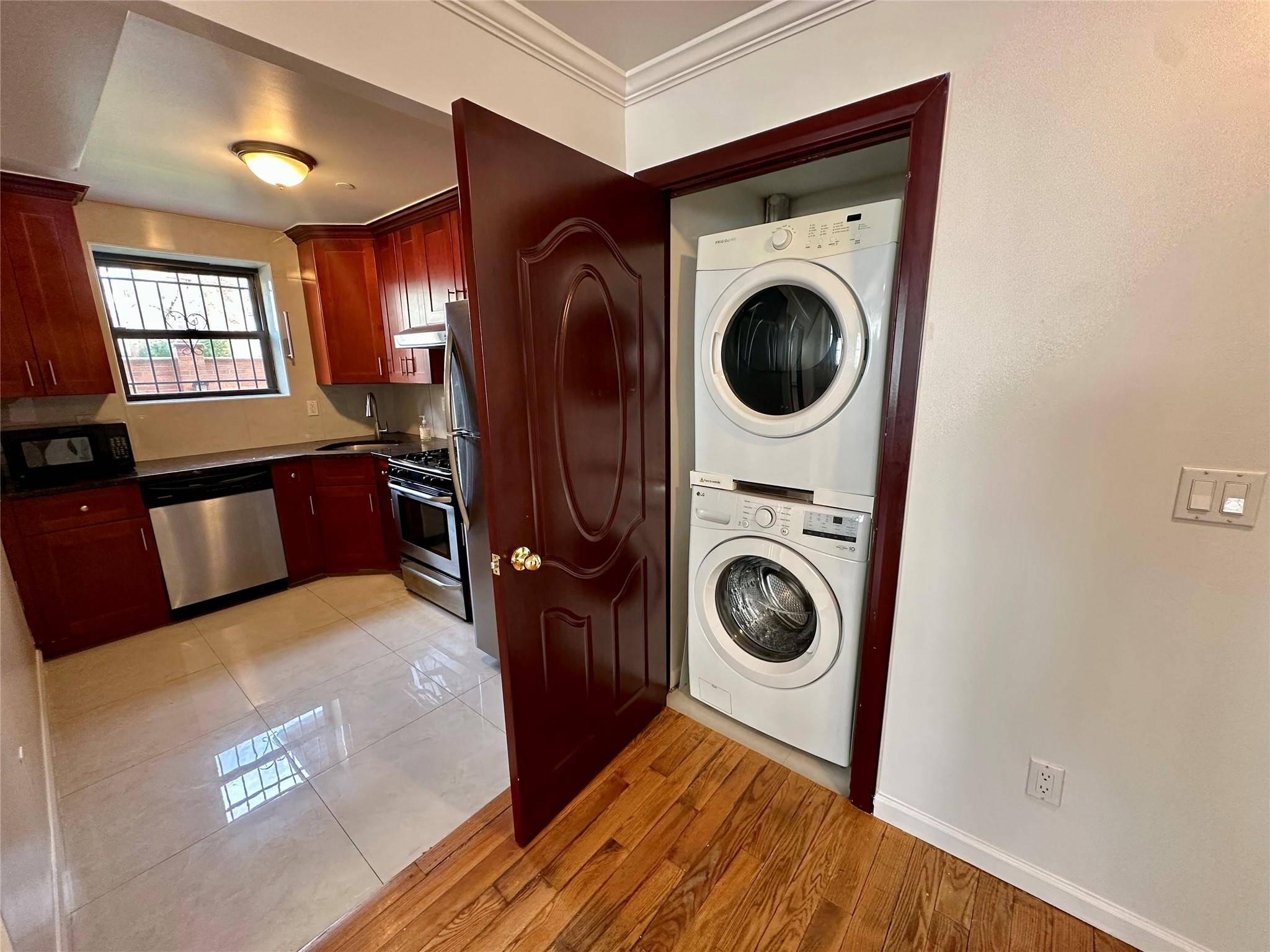 Kew Garden Hills, NY 11366,75-48 Parsons Blvd #1B