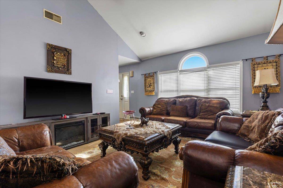 Nanuet, NY 10954,84 College AVE