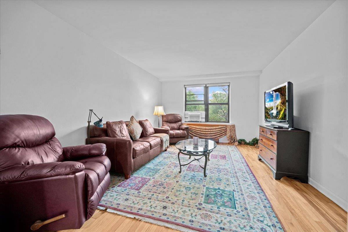 Bronx, NY 10463,3840 Greystone AVE #4K