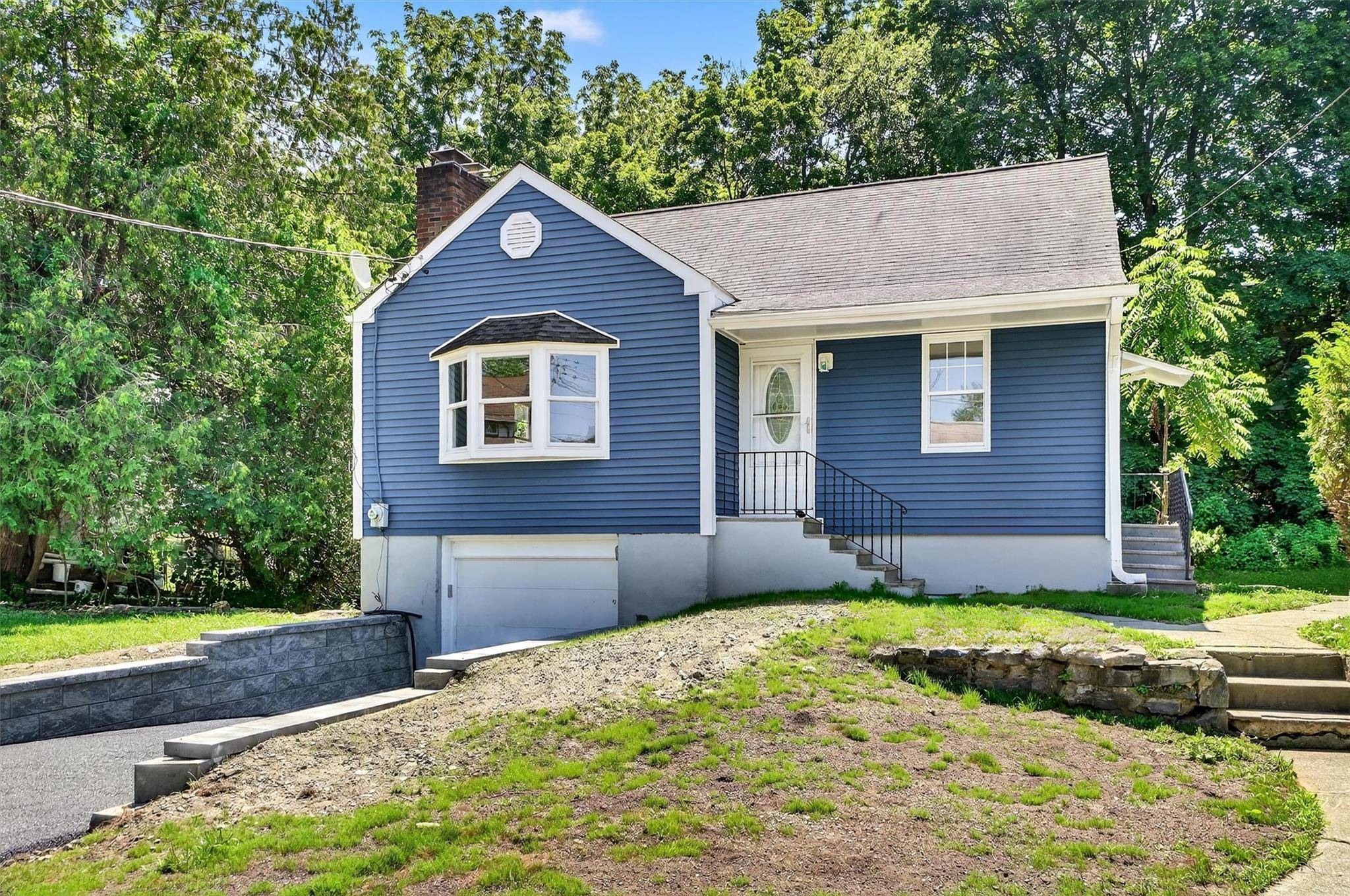 Peekskill, NY 10566,809 Oakwood DR